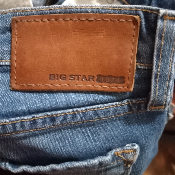 Big Star 32 Remy Low Rise Full Star Pocket Raw Hem Jeans Shorts - Picture 7 of 9